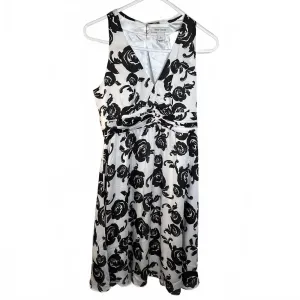 White House Black Market Elegant Black and White Floral Summer Dress Size 4