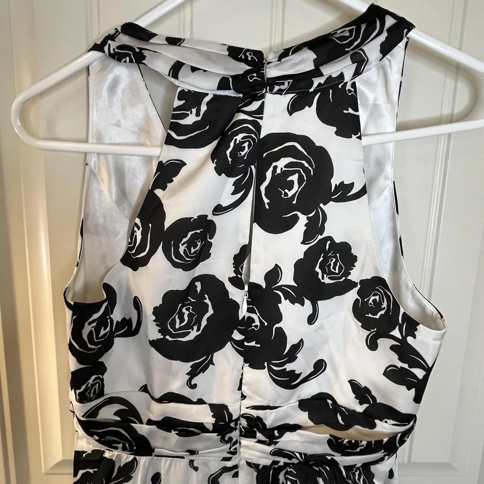 White House Black Market Elegant Black and White Floral Summer Dress Size 4