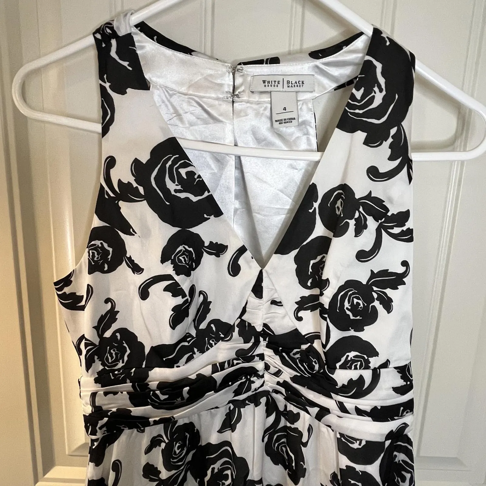 White House Black Market Elegant Black and White Floral Summer Dress Size 4